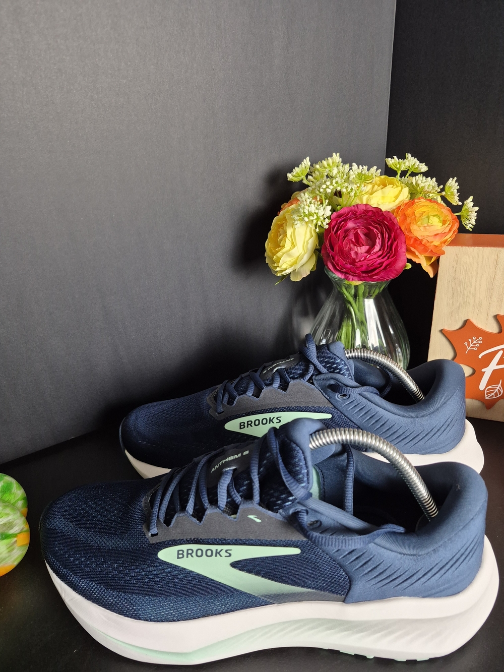 Brooks Womens Navy and Mint Running Shoes.New in Box! Size 11